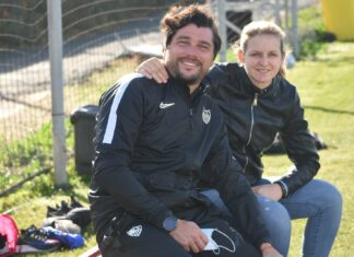 Cristian Toro rinnova con il Sevilla fino al 2022: “Vogliamo far crescere il club più in alto possibile dove si merita di arrivare” Cristian Toro e Amparo Gutierrez, Sevilla femenino