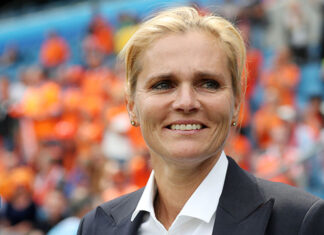 Sarina Wiegman la commissaria tecnica che ha rivoluzionato il calcio femminile in Olanda si conquista una sua statua nell’olimpo di Zeist