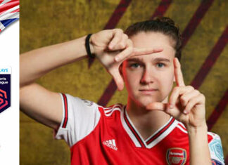 Vivianne Miedema dell’Arsenal premiata all’Emirates dopo il traguardo dei 100 gol