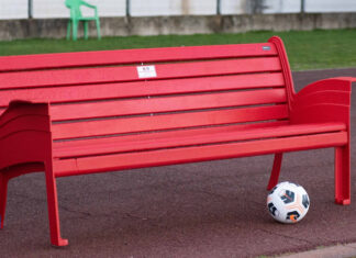 Giornata contro la violenza sulle donne: ad Arezzo arriva la panchina rossa