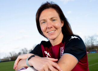 Le giocatrici scozzesi Rachel Corsie e Claire Emslie affermano che non c’è mai stato momento migliore per fare coming out