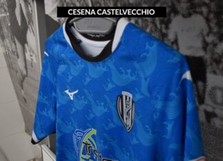 Il Cesena scende in campo per la solidarietà: all’asta la terza maglia per aiutare il popolo ucraino