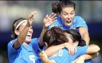 Alta stagione al Museo del Calcio. Tra i visitatori anche l’ex azzurra Gioia Masia, che ha donato la sua magliaAlta stagione al Museo del Calcio. Tra i visitatori anche l’ex azzurra Gioia Masia, che ha donato la sua maglia