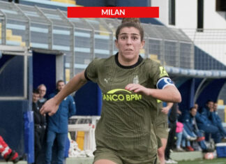 La squadra universitaria femminile di Harvard in visita al Milan