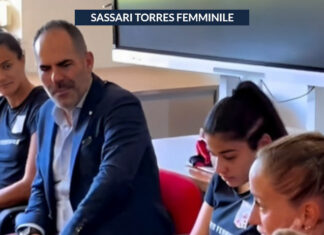 I piccoli della scuola media di Latte Dolce incontrano la Torres Femminile