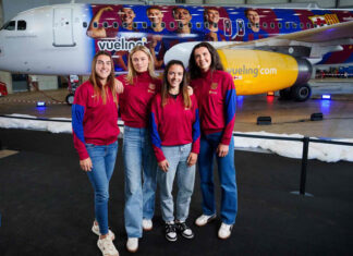 FC Barcelona e Vueling volano insieme. Presentato il primo aereo con le immagini di giocatrici