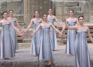 Giochi Olimpici di Parigi 2024: accesa la torcia olimpica, la corsa verso i Giochi comincia da Olimpia