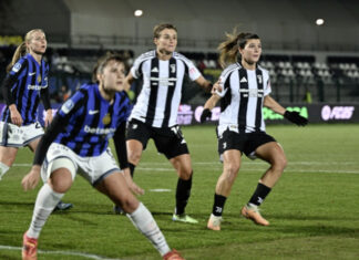 Il Derby d’Italia si tinge di bianco e di nero: la Juventus affossa l’Inter, primo posto in solitaria!