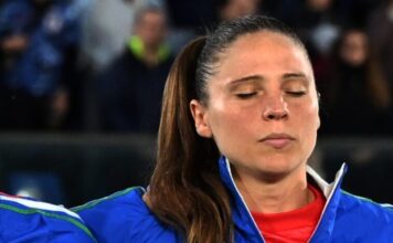 Laura Giuliani: “Abbiamo fatto vedere le nostre qualità, a mancare sono stati solo i tre punti” Elena LINARI e Laura GIULIANI nell'esecuzione dell'Inno di Mameli