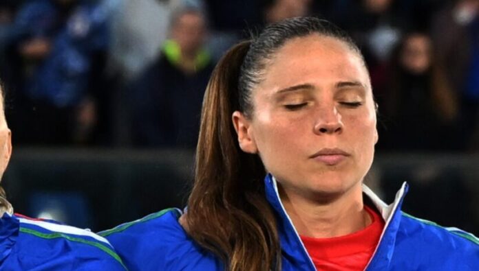 Elena LINARI e Laura GIULIANI nell'esecuzione dell'Inno di Mameli