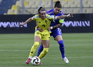 Angeldahl presidia la zona, azzurre sotto: primo half a favore nordico