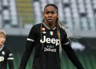 Lindsey Thomas mette la firma su Napoli-Juve: “Tutto perfetto? No, ma quello che conta sono i tre punti”