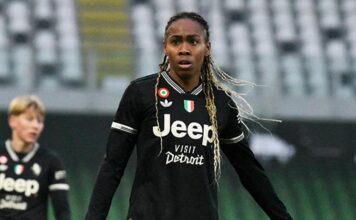 Lindsey Thomas mette la firma su Napoli-Juve: “Tutto perfetto? No, ma quello che conta sono i tre punti”